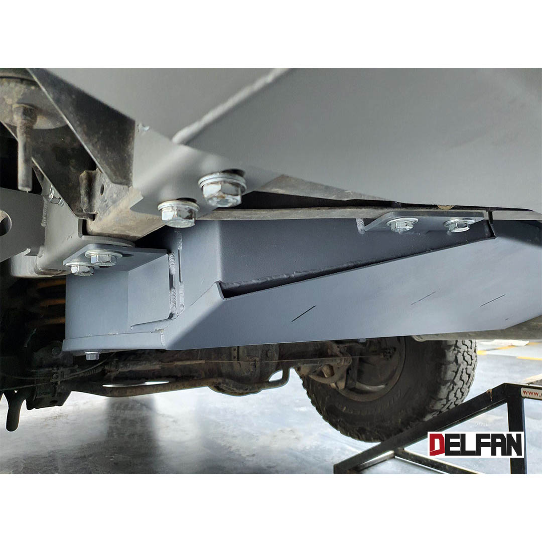 DELFAN TOYOTA LAND CRUISER 100 WATER & OIL TANK (2)