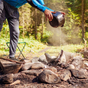 چگونه به درستی آتش کمپینگ را خاموش کنیم؟